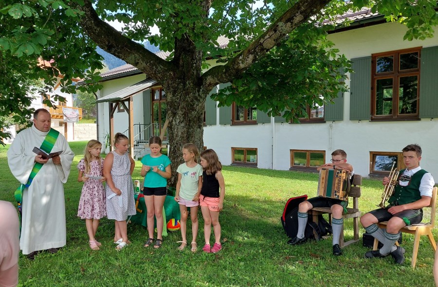 Familiengottesdienst Pfarrgarten