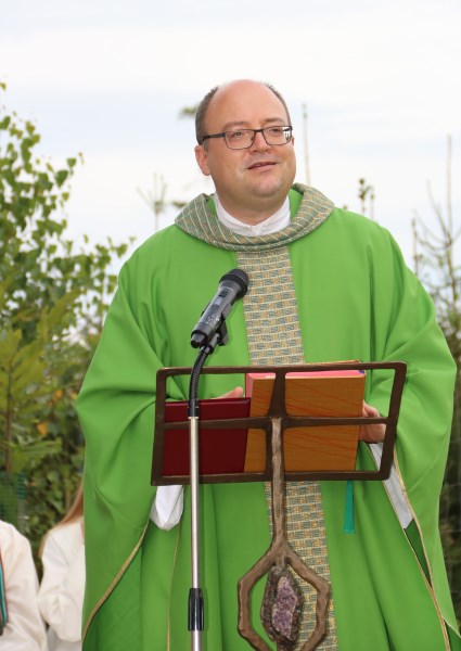 18 Dekan Klaus Vogl bei der Predigt