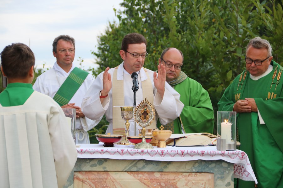26 Dekan Heribert Schauer aus Neuötting