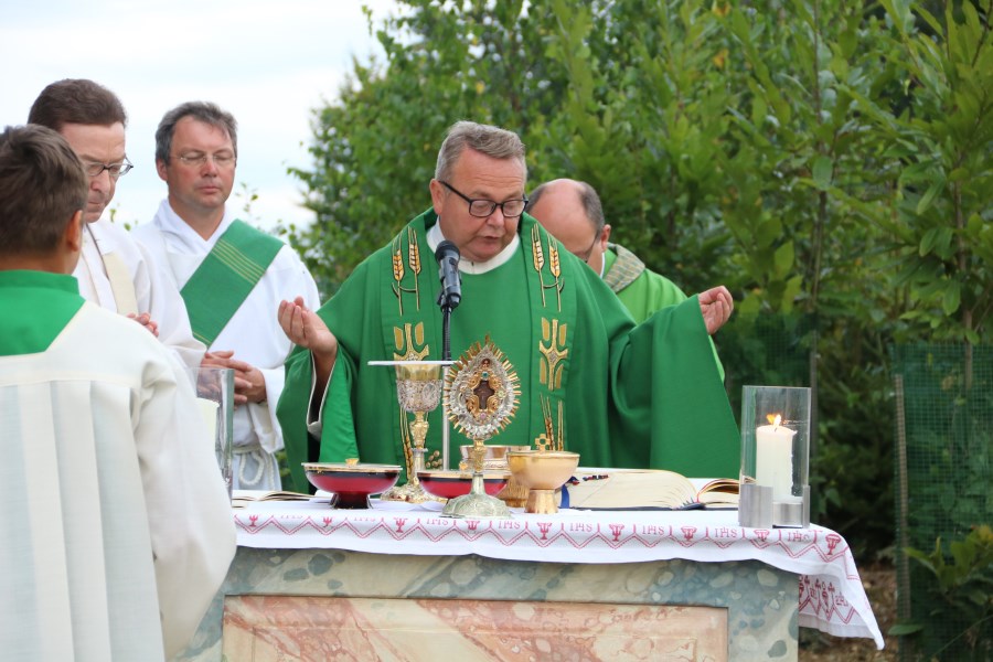 28 Pfarrvikar Prof. Dr. Dr. Josef Zgibniew Waleszczuk