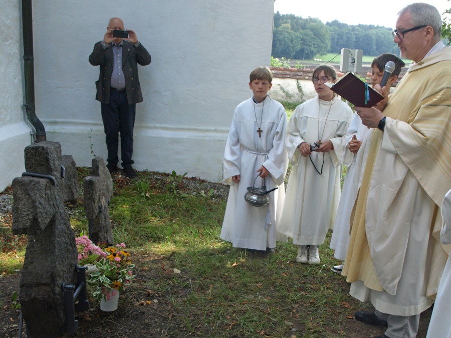 Segnung des Kirchstätter Sühnekreuzes an St Magdalena