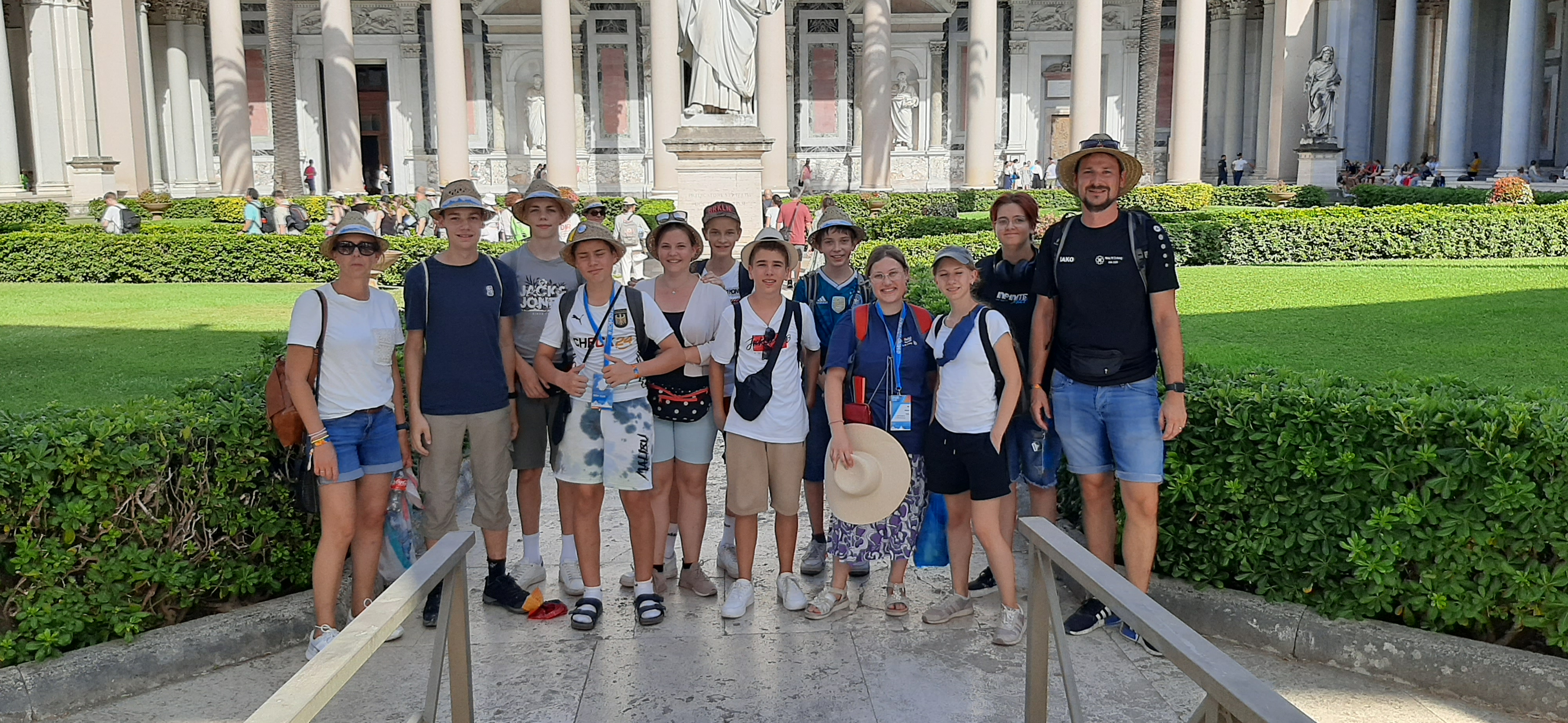 Gruppe vor St. Paul vor den Mauern