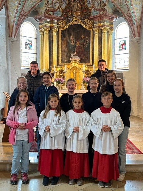 Fast die gesamte Minischar an Erntedank 2024