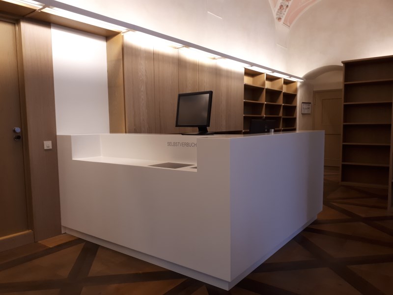 Die neu gestaltete Lesesaal-Theke