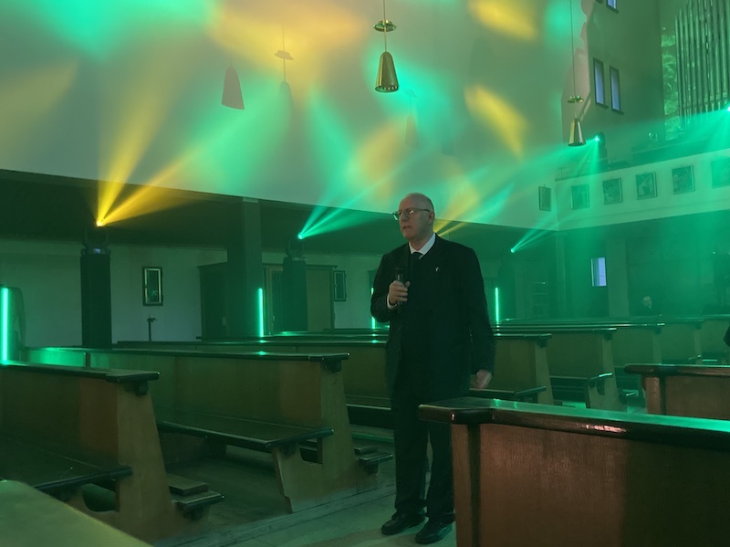 2024-10-19-LICHTINSTALLATION-ANDREASKIRCHE-07-800