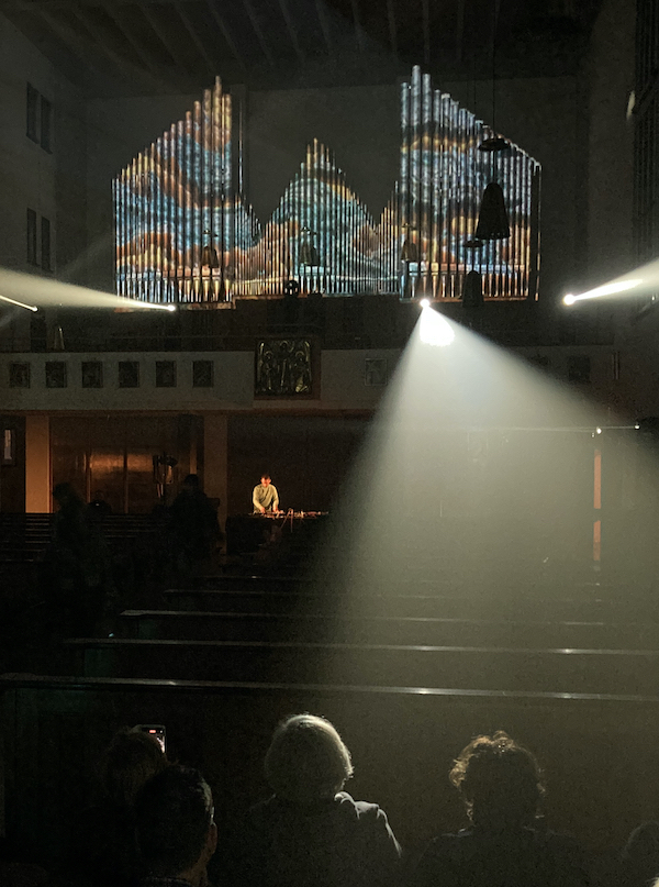 2024-10-19-LICHTINSTALLATION-ANDREASKIRCHE-50-800