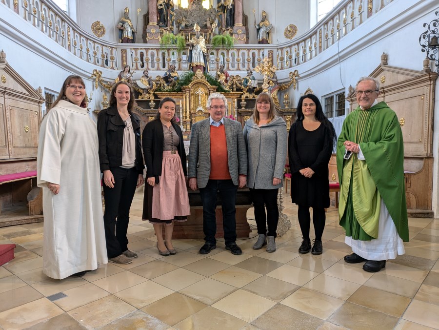 Beauftragung der neuen Kommunionhelfer:innen in der Pfarrei Altfraunhofen