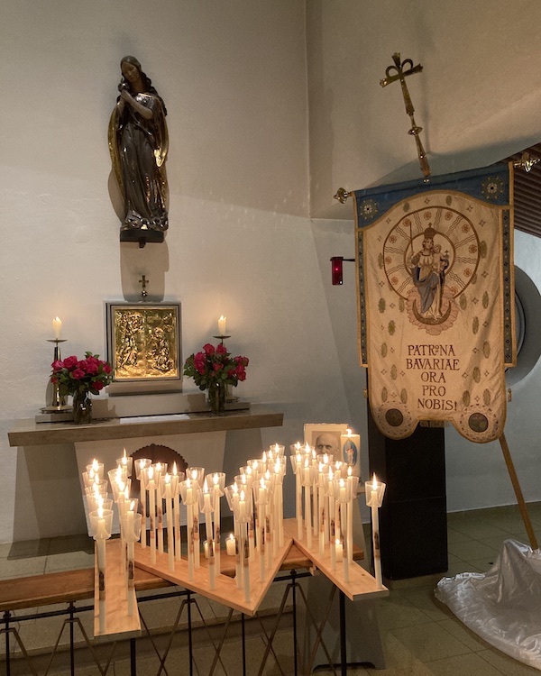 Gruendungstag-Marienverein-2024-10-30-600-Altar-mit-M-023