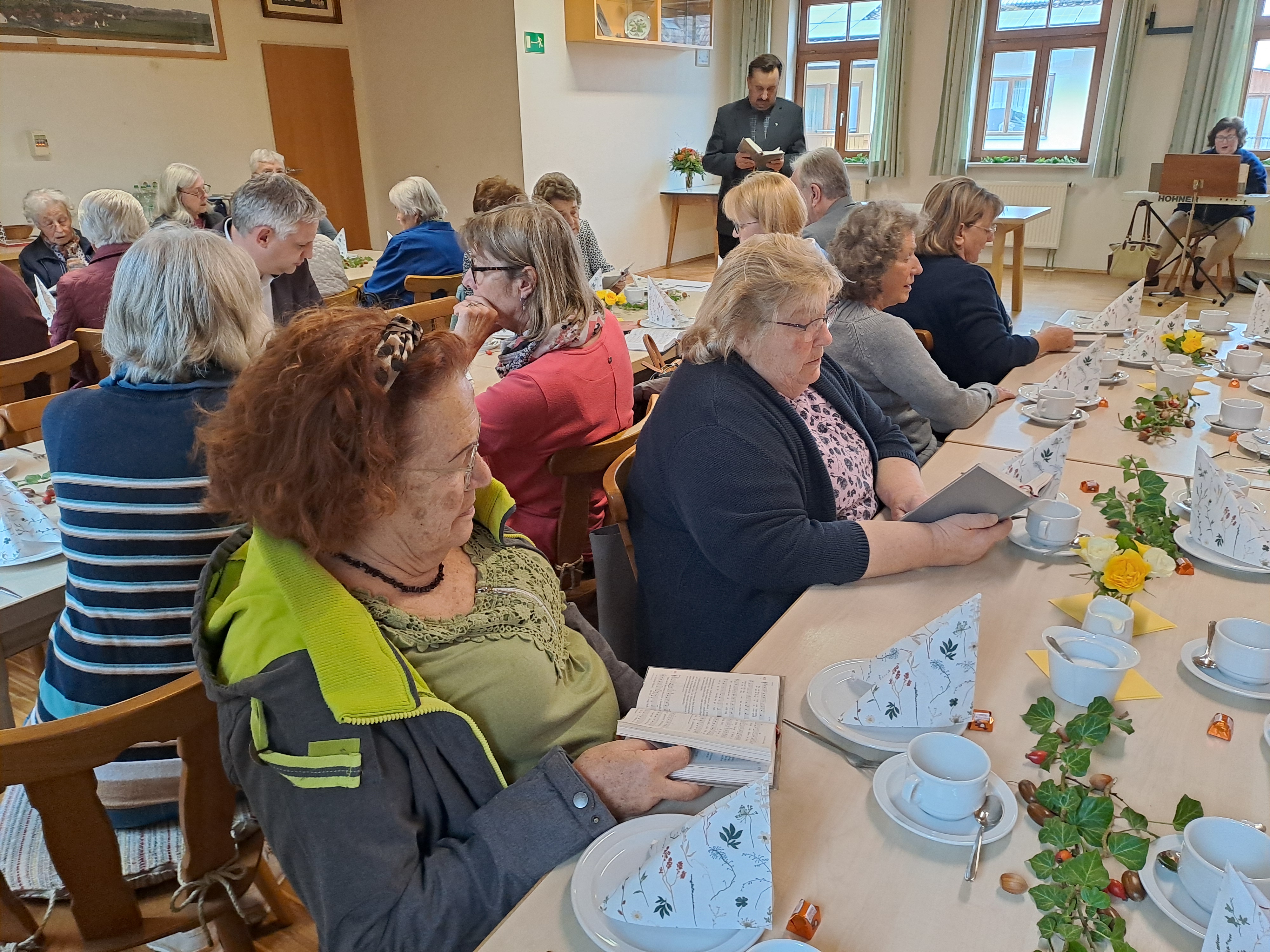 Pfr. Marek Bula beim Segen