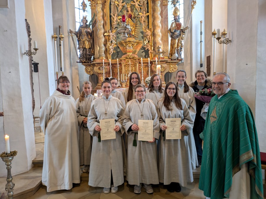 Verabschiedung von vier Ministrant:innen und der Ministrantenbeauftragten