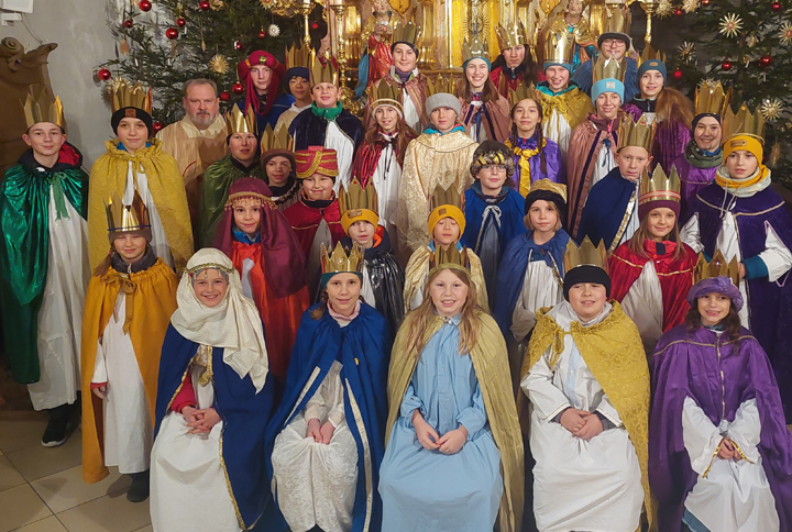 Gruppenbilder der Reichersbeuerer Sternsinger 2024
