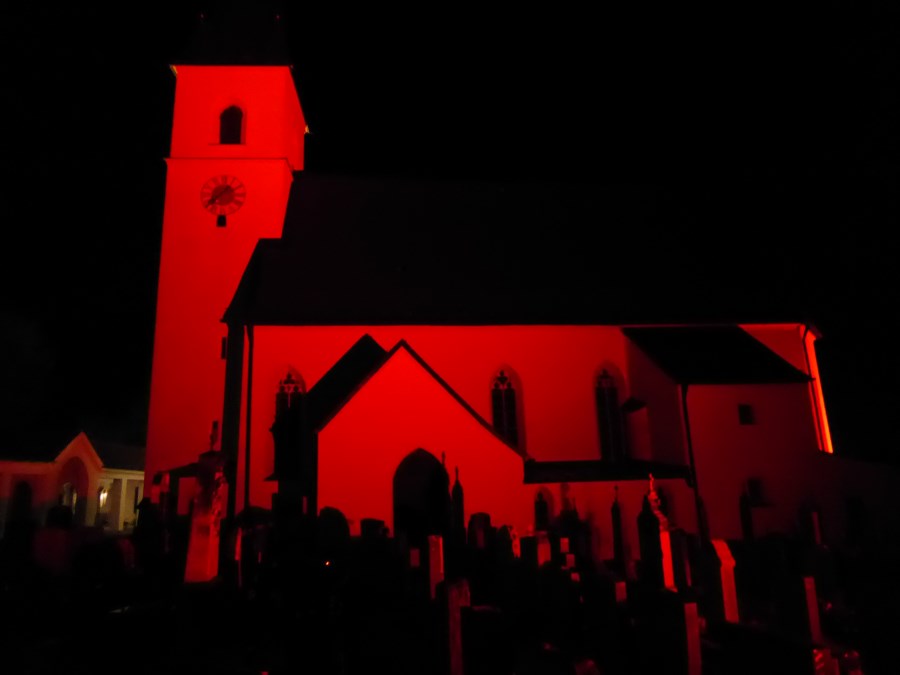 rote Beleuchtung in Taching