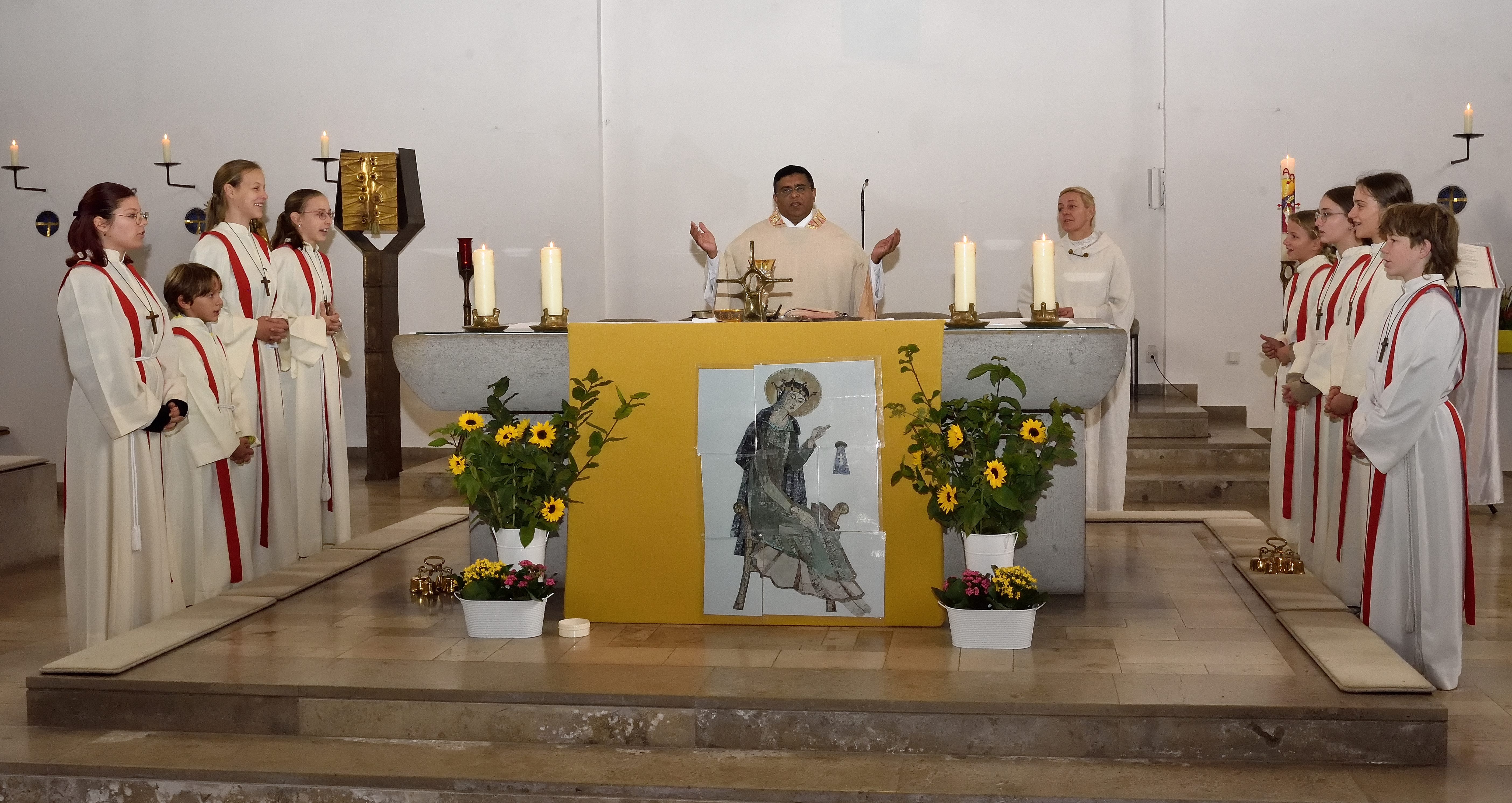 Hedwigsfest 2024_P. Shibu beim Hochgebet