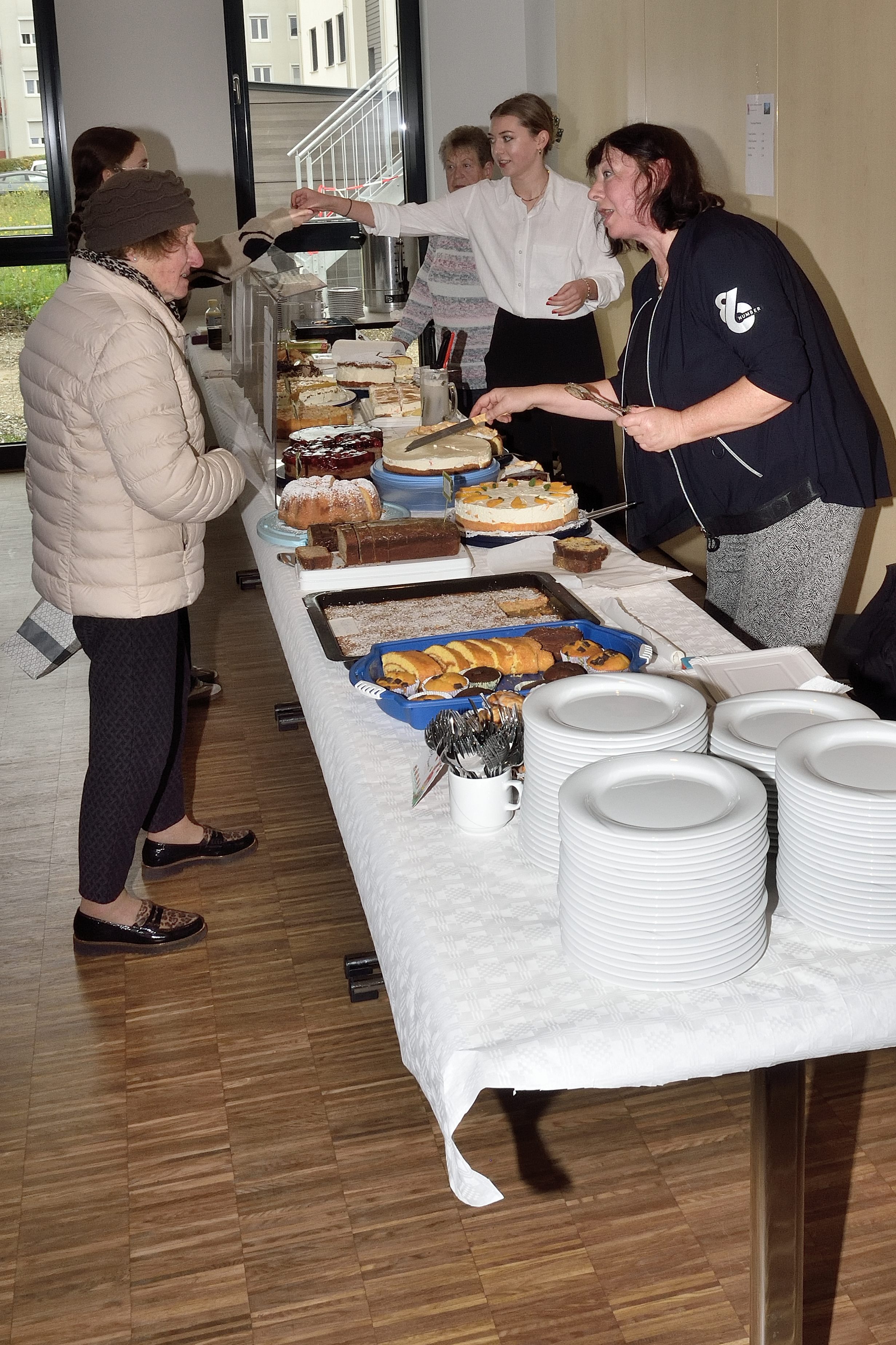 Hedwigsfest 2024_Kuchenverkauf der Frauengruppe