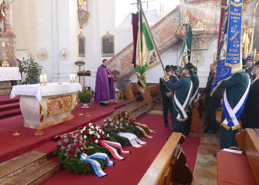 Volkstrauertag Fahnen