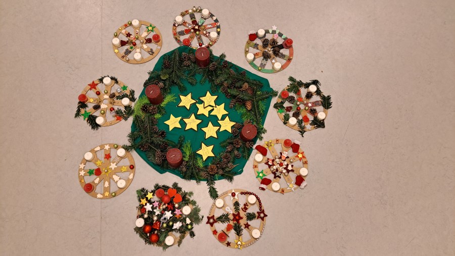 Kinderbibelnachmittag Adventskranz