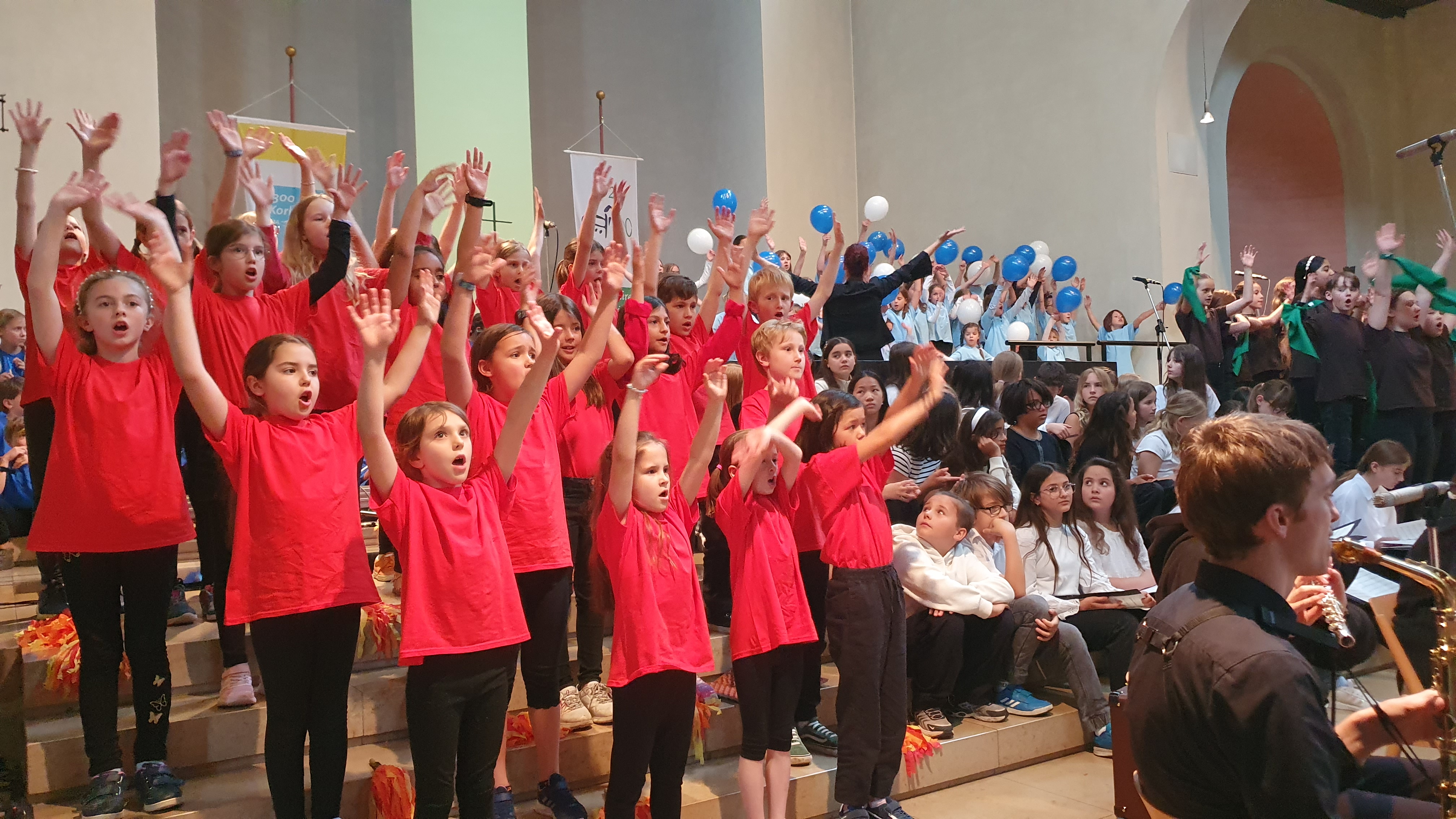 Chorkinder von St. Martin bei der Aufführung des Musicals der Blaue Planet