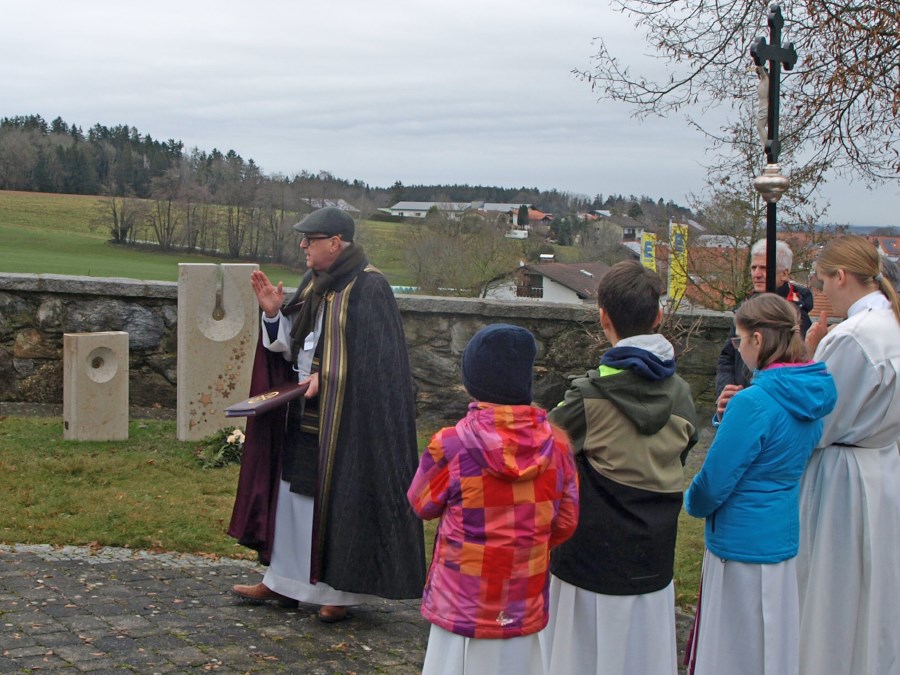 Segnung Sternenkinder-Grabstätte Pfr. Friedl