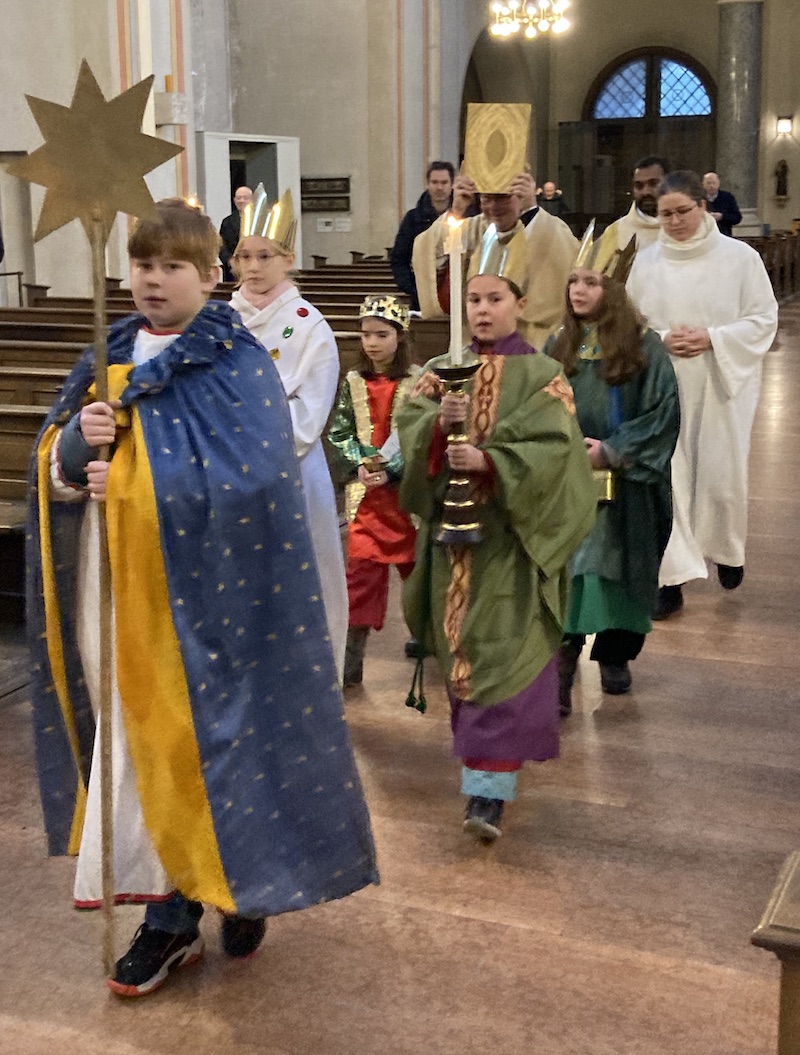 2025-01-05-Aussendung-der-3-Koenige-Einzug-800