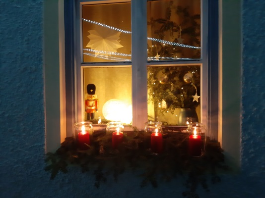 Adventsfenster+Glühweinstand 24