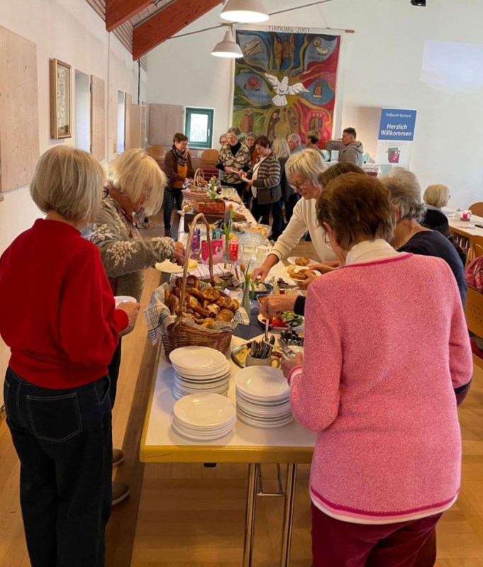 Frühstücksbuffet und Autorenlesung mit Petra Babinsky