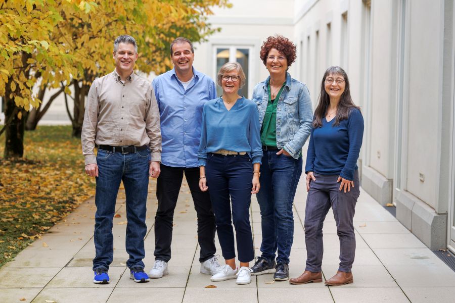 Gruppenfoto der Mitarbeiterinnen und Mitarbeiter des ABZ