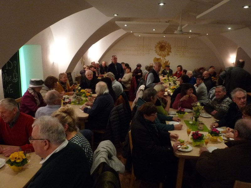 das Cafè nach dem Gottesdienst war voll