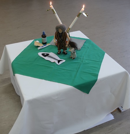 Die Blasiuslegende wird mit Egli-Figuren für die Kinder nacherzählt.