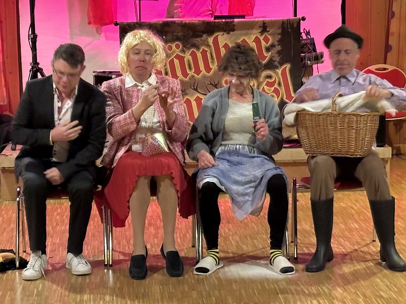 Gute Stimmung beim Pfarrfasching am 14.02.25 in St. Pius X.