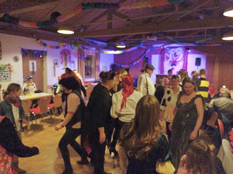 Gute Stimmung beim Pfarrfasching am 14.02.25 in St. Pius X.