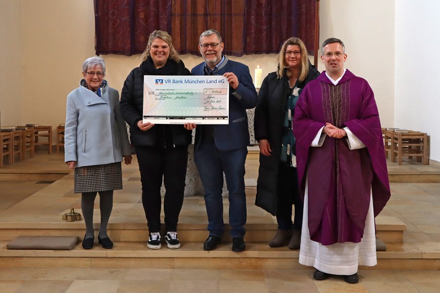 Spendenübergabe Aschheimer Advent an das Kinderhaus AtemReich