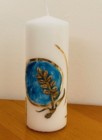 Bild der vom Frauenkreis gestalteten Osterkerze