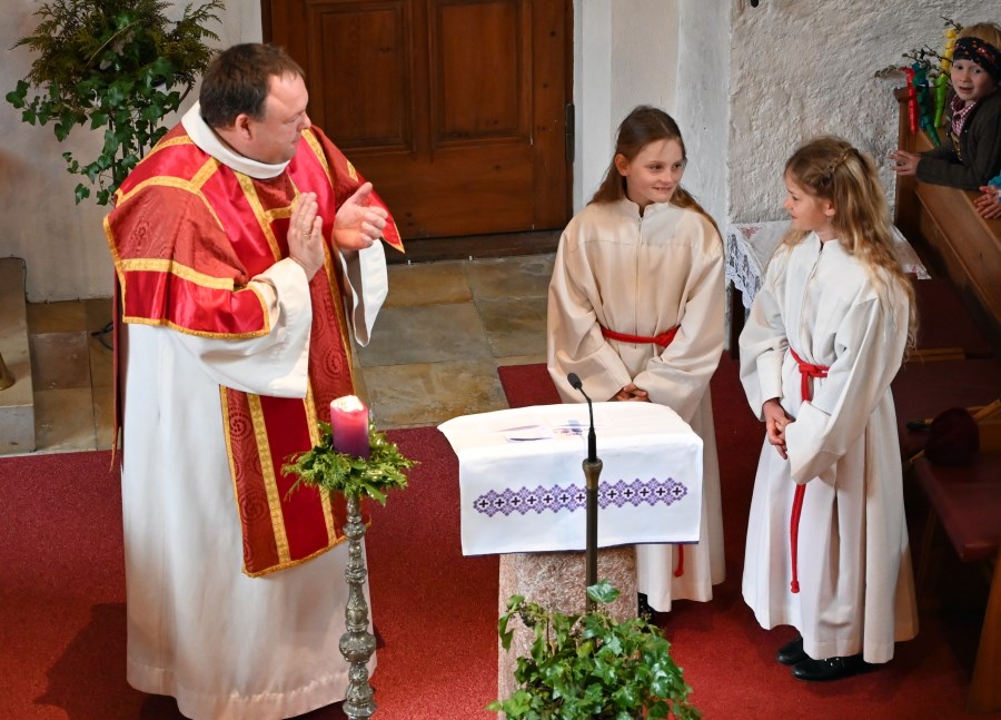 Palmweihe-Weissbach-Applaus für Erstkommunikantinnen