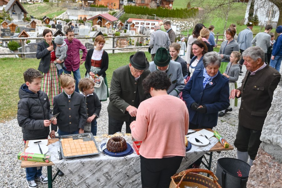 Palmweihe-Weissbach-Kuchenverkauf_Minis
