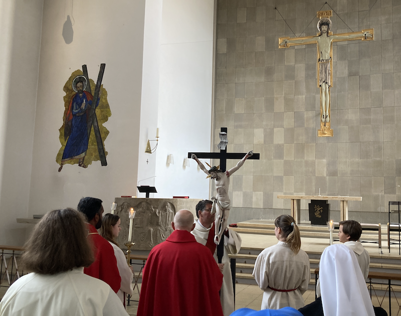 Karfreitagslieturgie-Heiliges-Grab-2025-FOTO- 1995