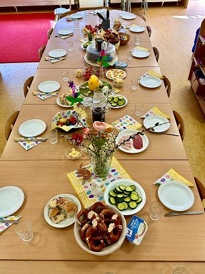 gedeckter Tisch für´s Osterfrühstück