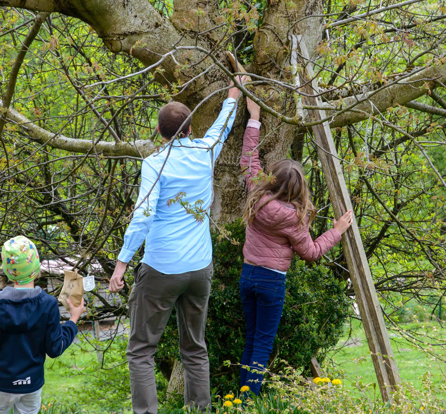Ostereiersuchen im Pfarrgarten