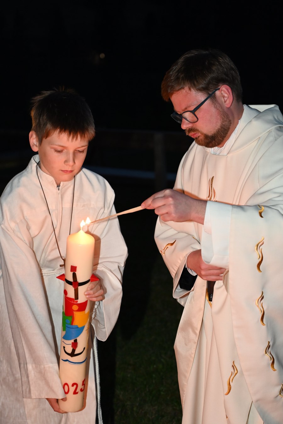 Osternacht Weissbach Osterkerze anzuenden