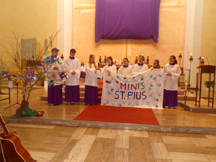 Ein kleiner Teil der Pius-Ministranten