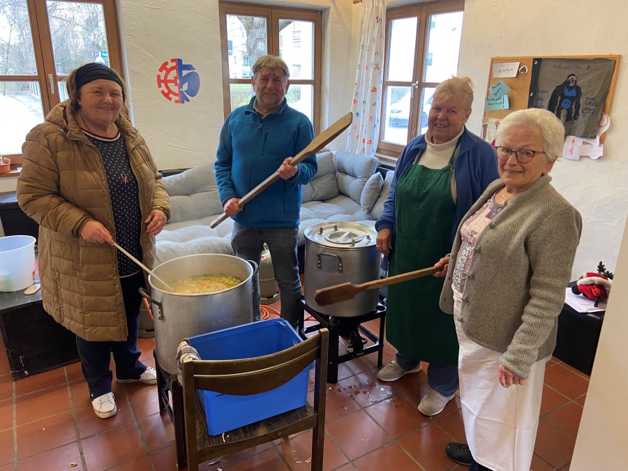 Zubereitung des Fastenessens in St. Pius X, - Mühldorf/Nord