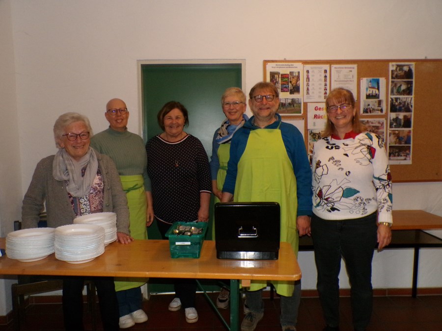 Ausgabe des Fastenessen in St. Pius X. - Mühldorf/Nord