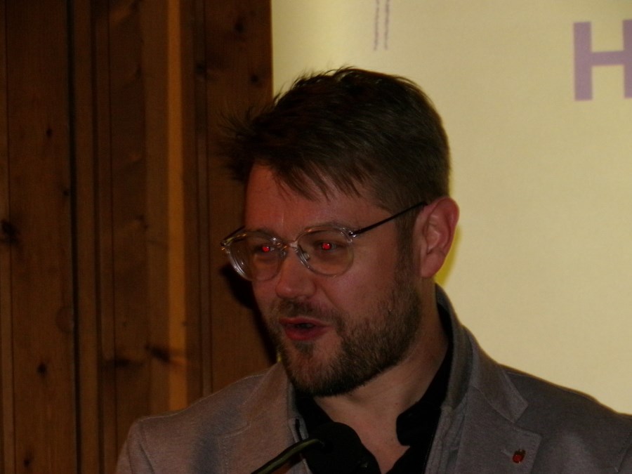 Pfarrversammlung: Teilnehmer und Redner Erster Bürgermeister der Stadt Mühldorf am Inn Michael Hetzl