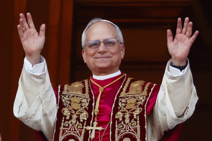 Papst Leo auf dem Balkon