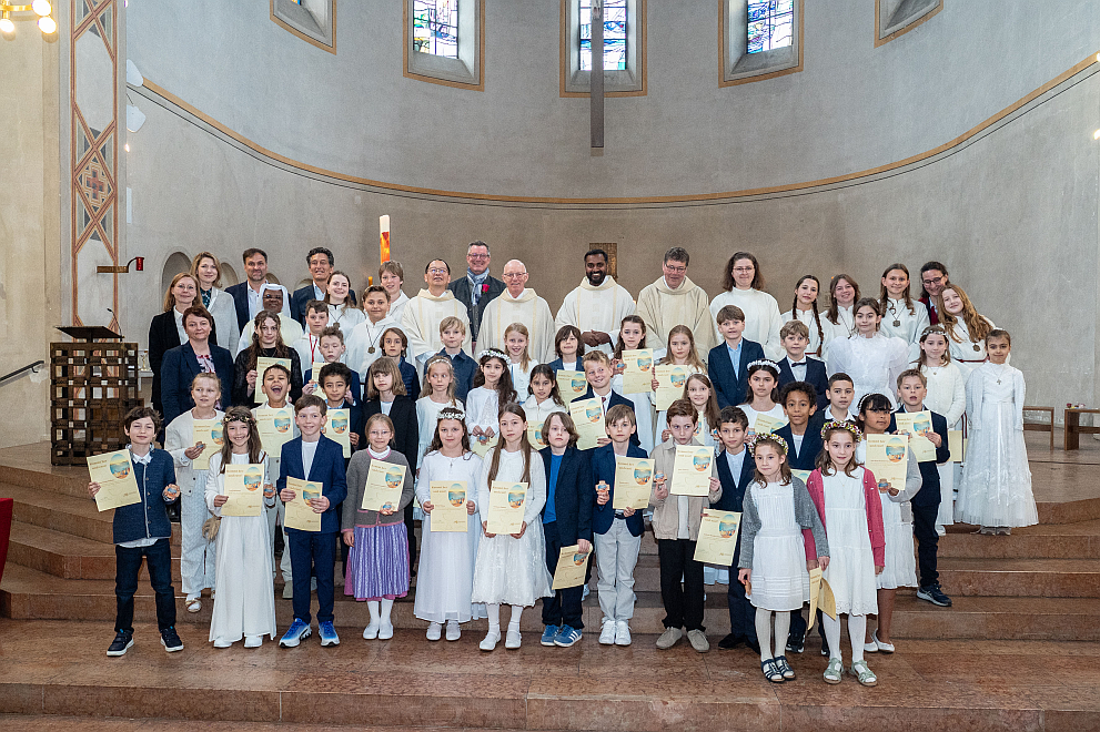 2025-05-18-BILD-Erstkommunion-alle_660
