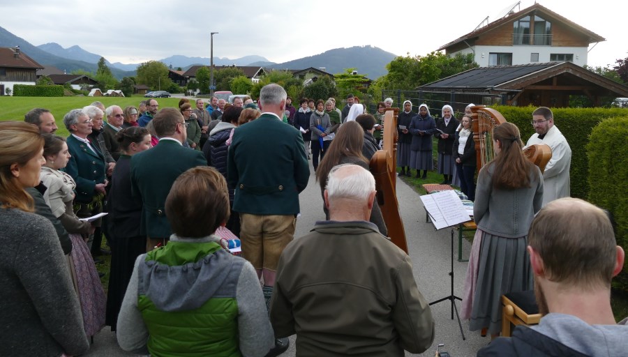 Maiandacht_Inzell_Gläubige