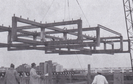 Einsetzen der Strebenkonstruktion