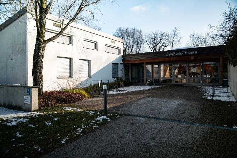 Eingangsbereich zum Flachbau der Kita St. Quirin