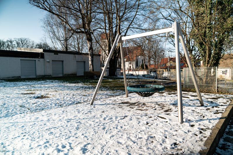 Nestschaukel im Außenbreich der Kita St. Quirin