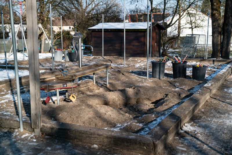Sandspielplatz im Garten der Kita St. Quirin