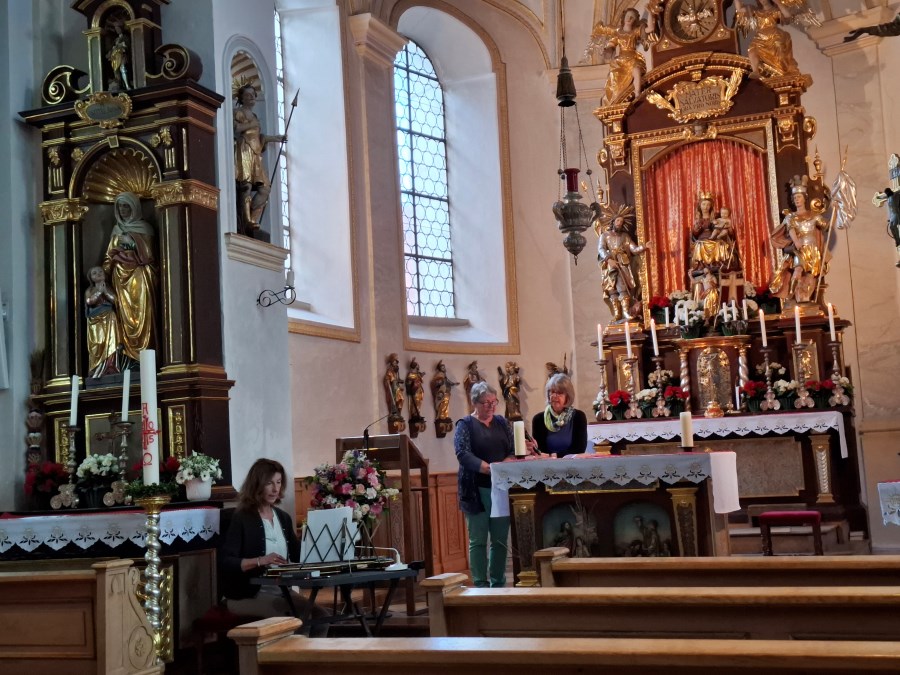 Taufkirchen, Hofkirchen, Maiandacht